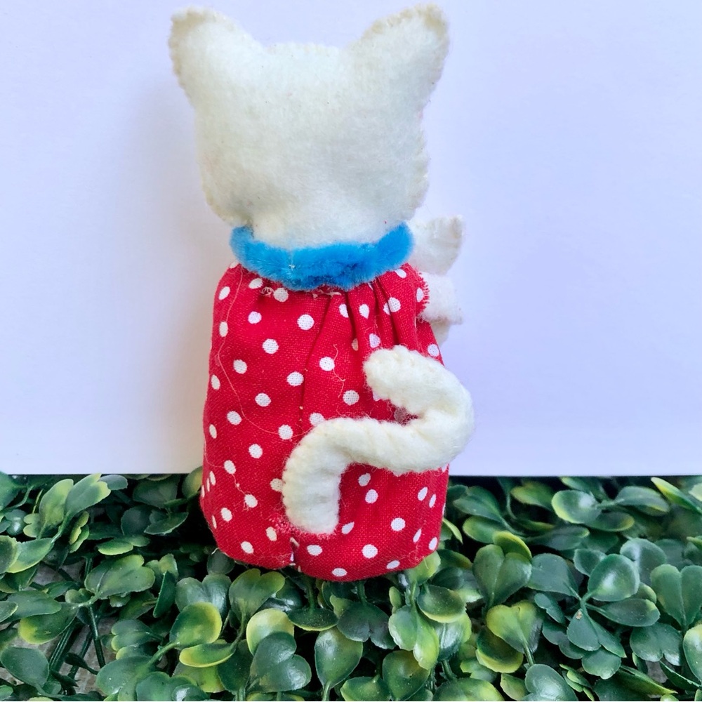 Felt Cat art doll with kitten Red Polka Dot Dress hand-sewn Mom Baby - Picture 4 of 9